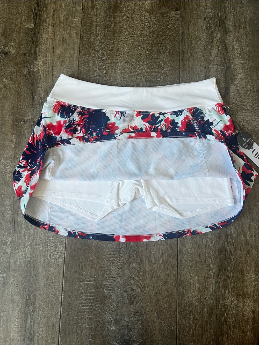 Lija Women’a Floral Pattern Golf Skirt Size Medium - Picture 7 of 9